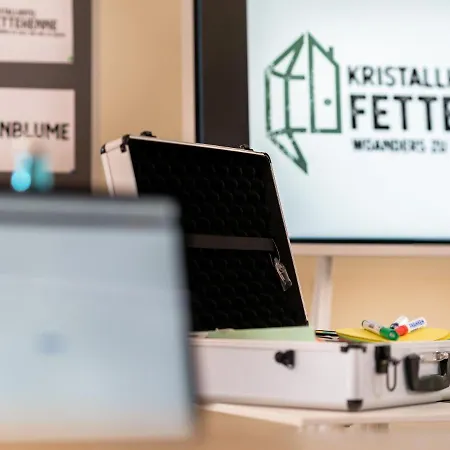 Kristallhotel Fettehenne فندق ليفركوزن