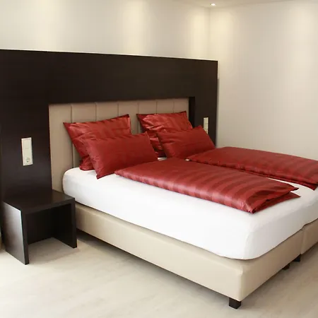 Kristallhotel Fettehenne فندق ليفركوزن